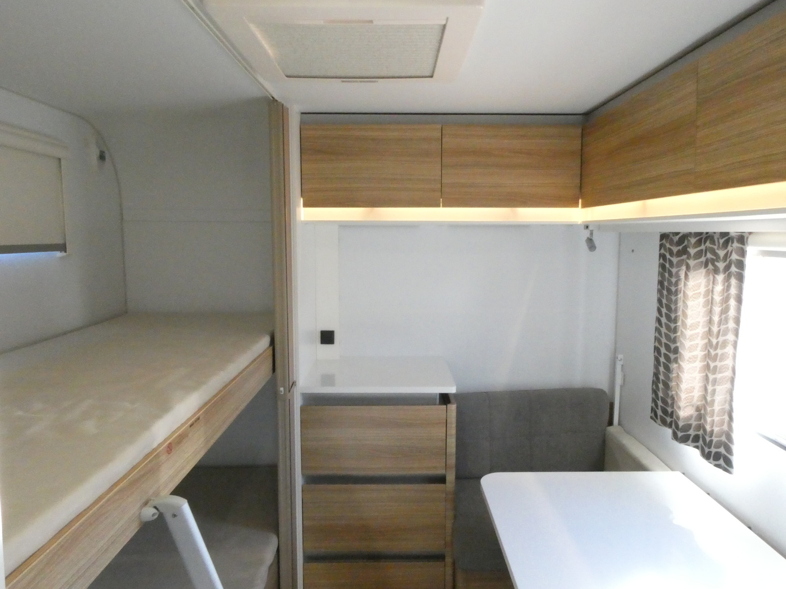 キャンピングカー トレーラー ｱﾄﾞﾘｱ製　ｱﾙﾃｨｱ542DK　家AC　電動ﾑｰﾊﾞｰ　温水