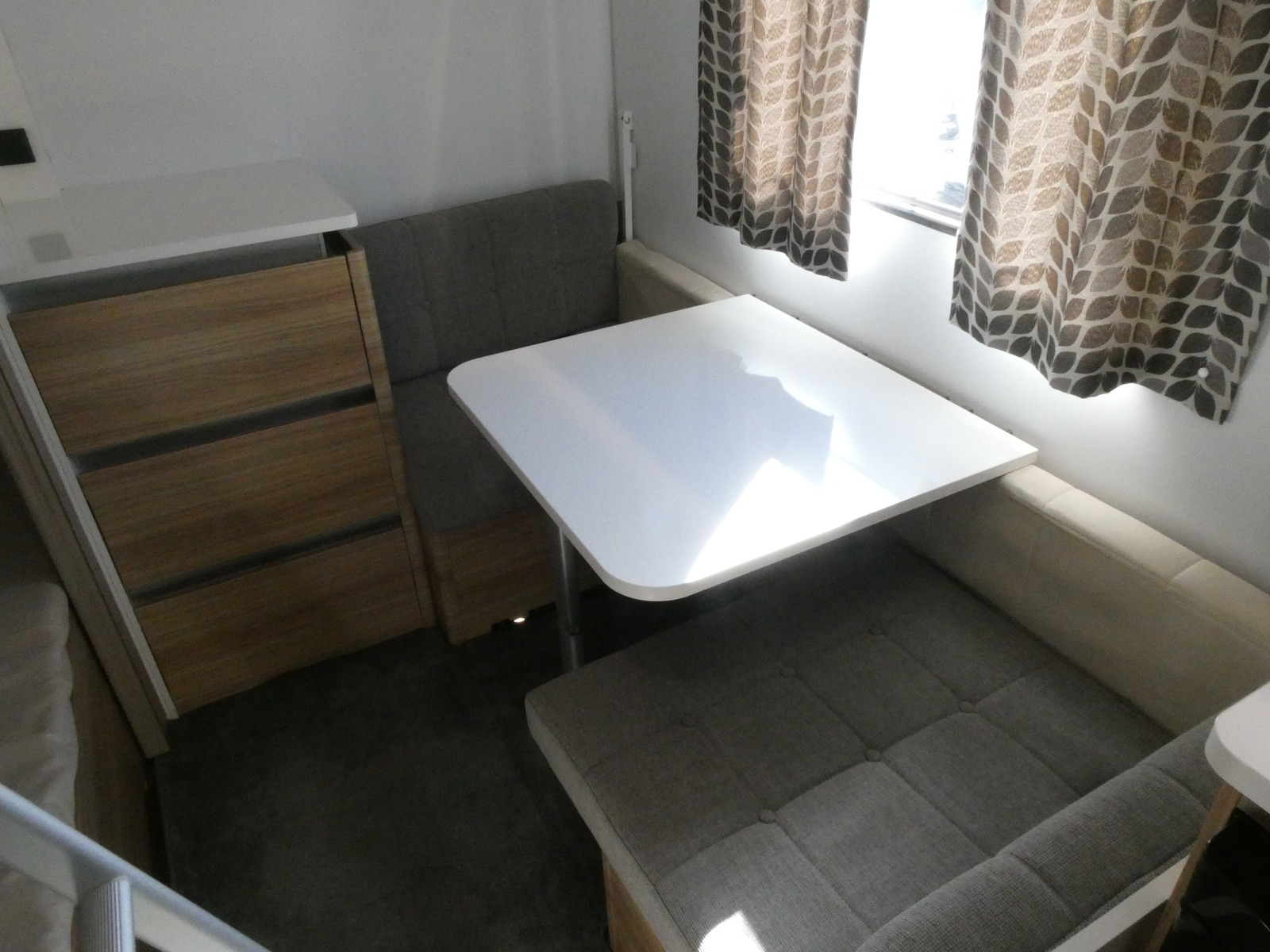 キャンピングカー トレーラー ｱﾄﾞﾘｱ製　ｱﾙﾃｨｱ542DK　家AC　電動ﾑｰﾊﾞｰ　温水