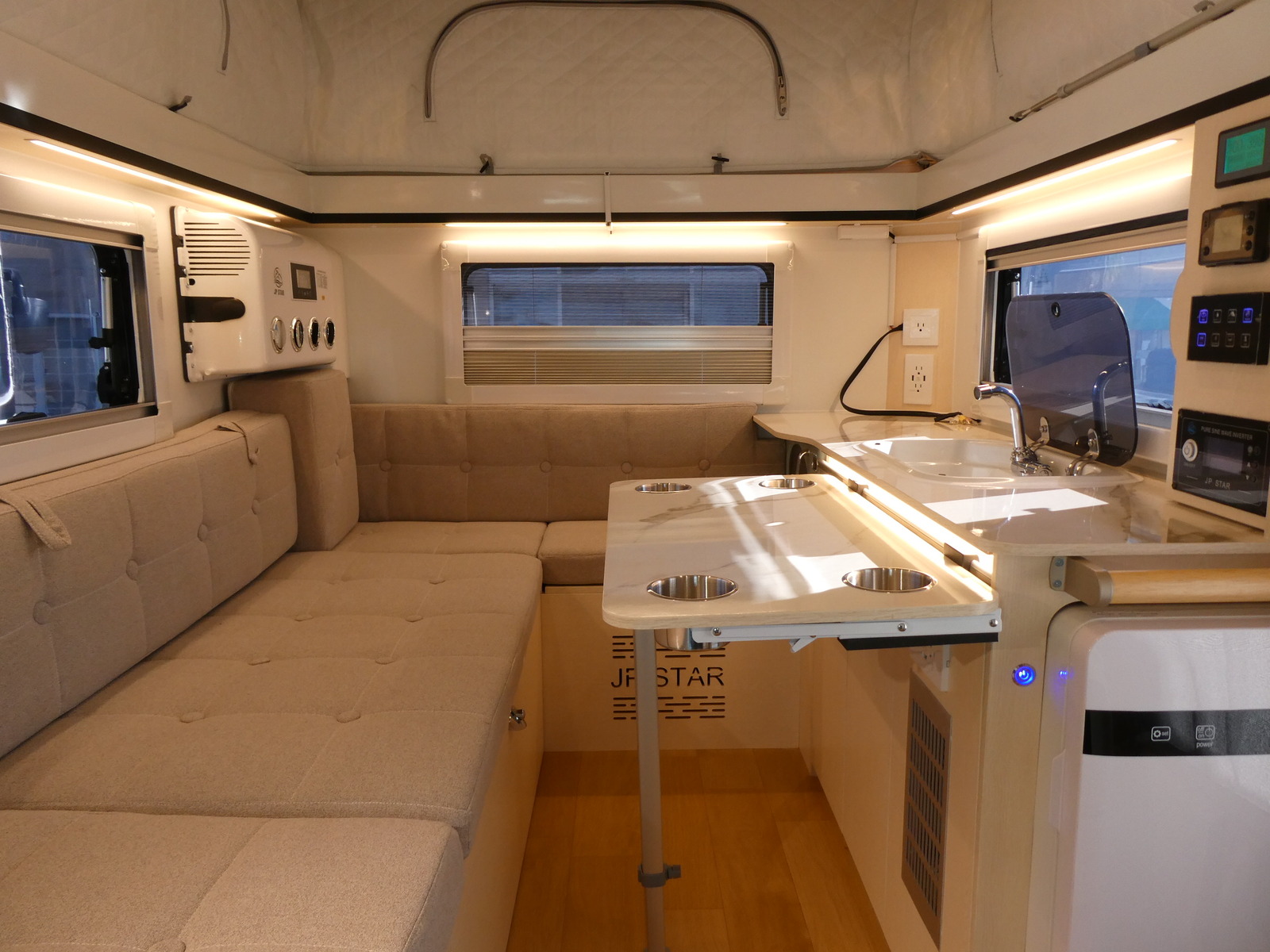 キャンピングカー 軽キャンパー JPｽﾀｰ ﾊｯﾋﾟｰ1+ｼﾃｨ 4WD　DCｸｰﾗｰ