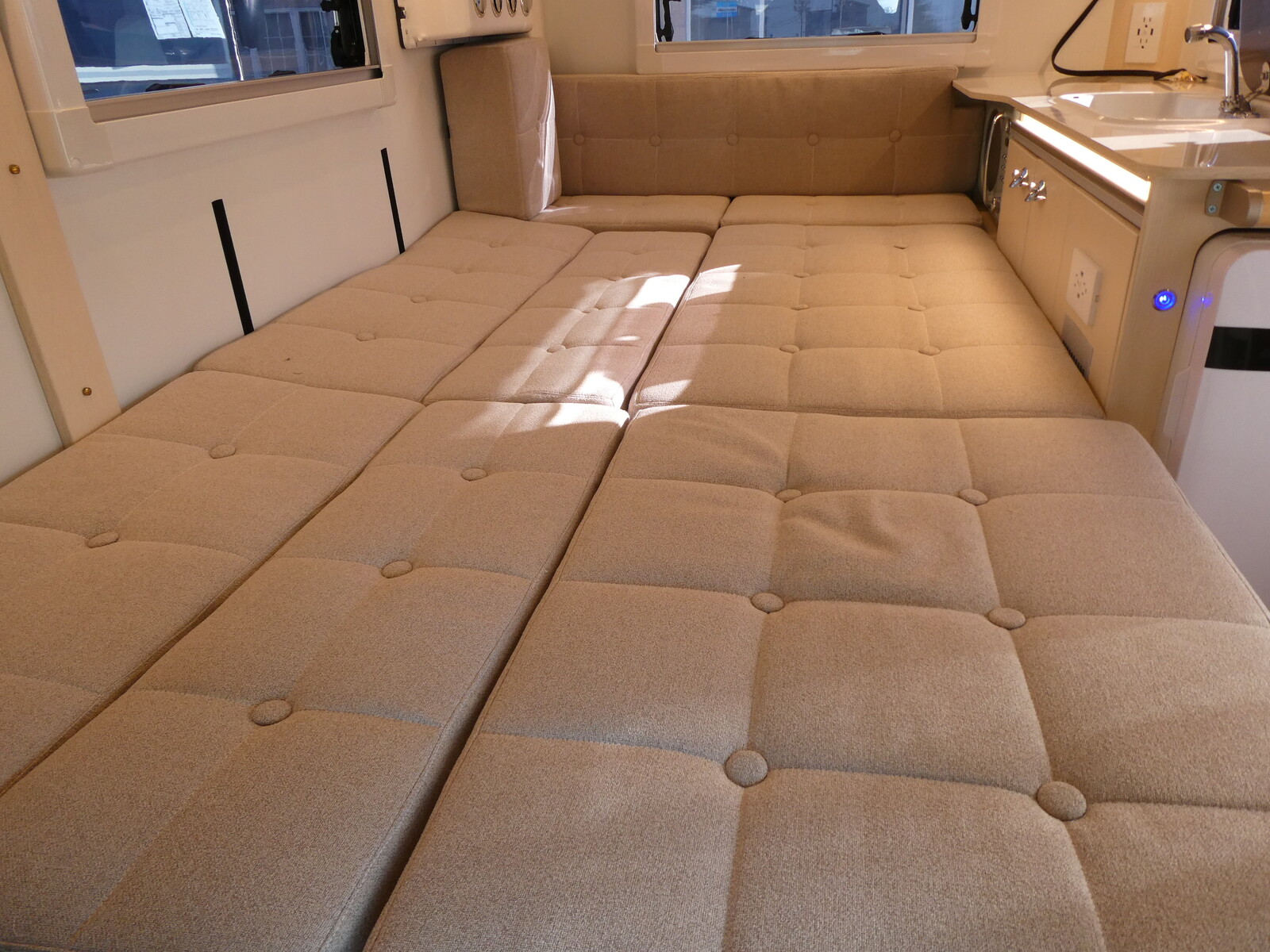 キャンピングカー 軽キャンパー JPｽﾀｰ ﾊｯﾋﾟｰ1+ｼﾃｨ 4WD　DCｸｰﾗｰ