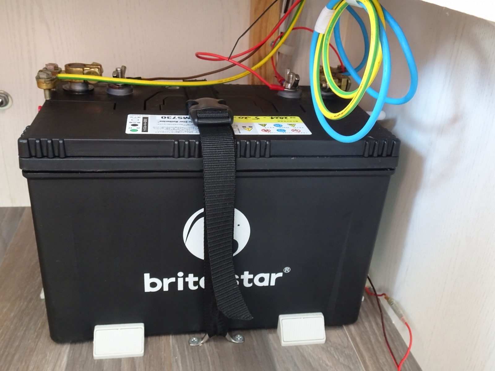 キャンピングカー トレーラー ｴｰｽｷｬﾗﾊﾞﾝ ｴｰｽ330DL FFﾋｰﾀｰ 窓AC