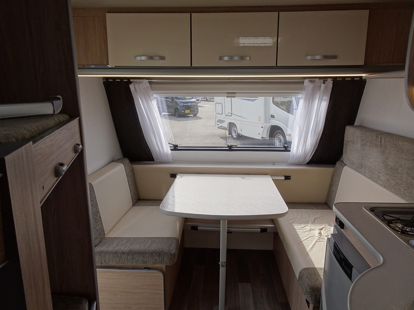 キャンピングカー トレーラー ｴｰｽｷｬﾗﾊﾞﾝ ｴｰｽ330DL FFﾋｰﾀｰ 窓AC