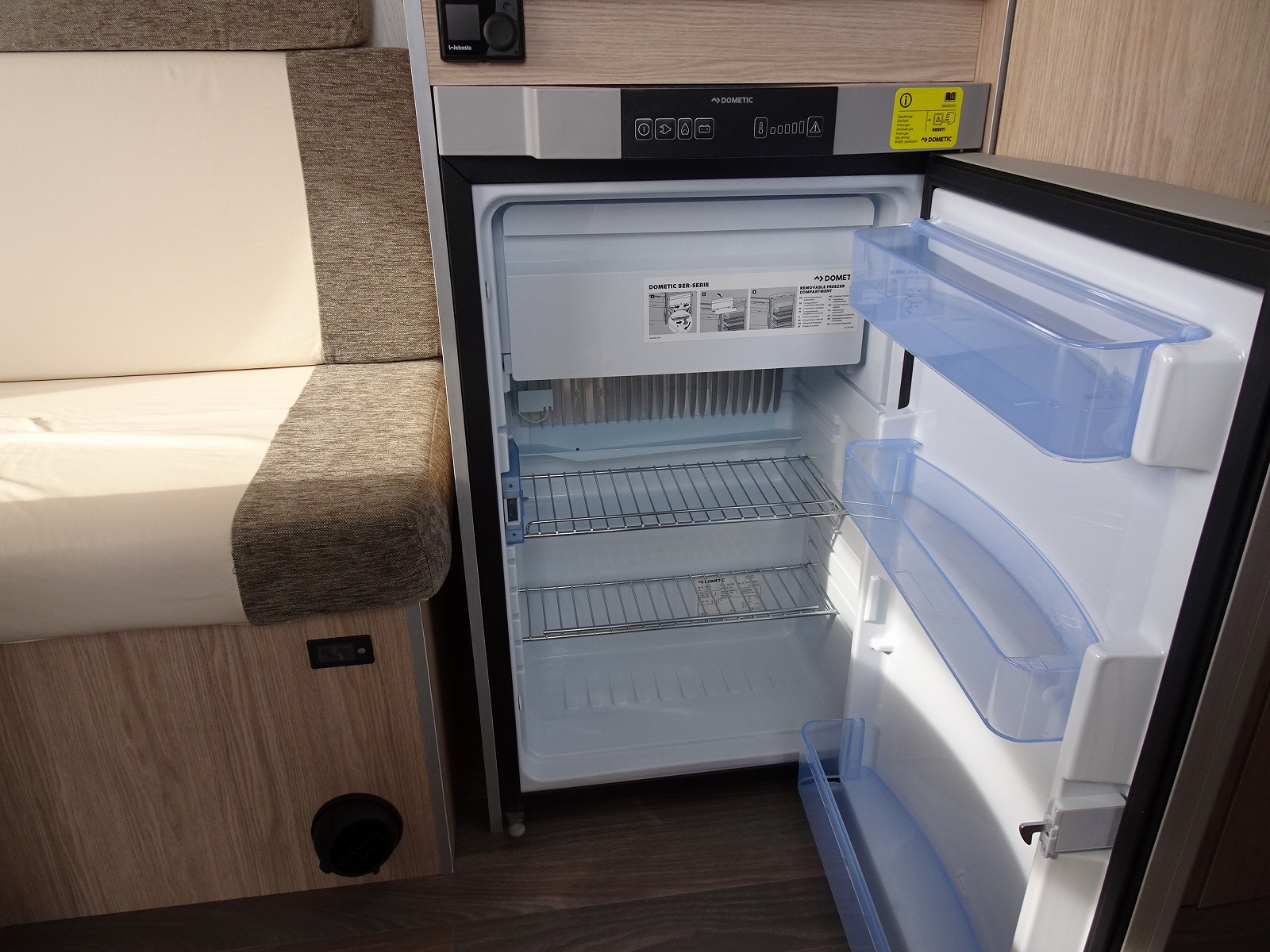 キャンピングカー トレーラー ｴｰｽｷｬﾗﾊﾞﾝ ｴｰｽ330DL FFﾋｰﾀｰ 窓AC