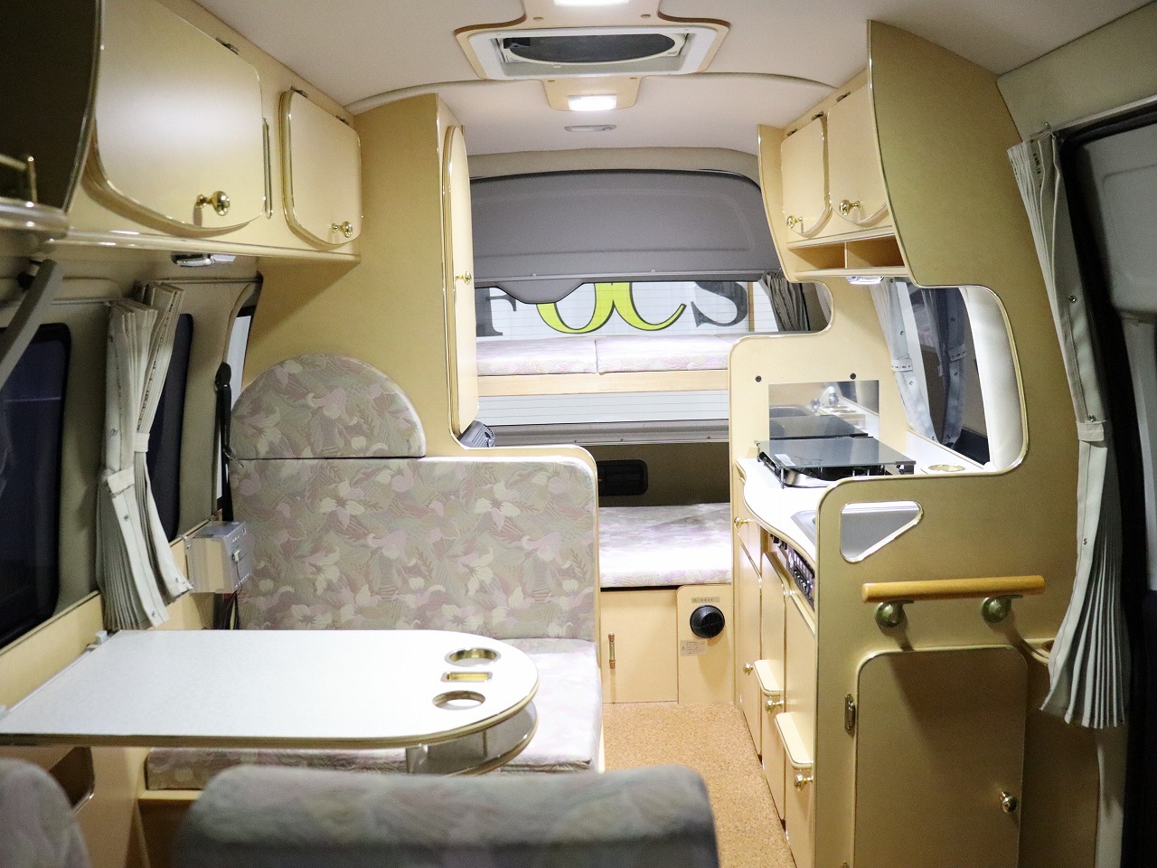 キャンピングカー バンコン ﾊｲｴｰｽ ｱﾙﾍﾟｼﾞｵ ﾘﾗｯｸｽ 4WD　FF