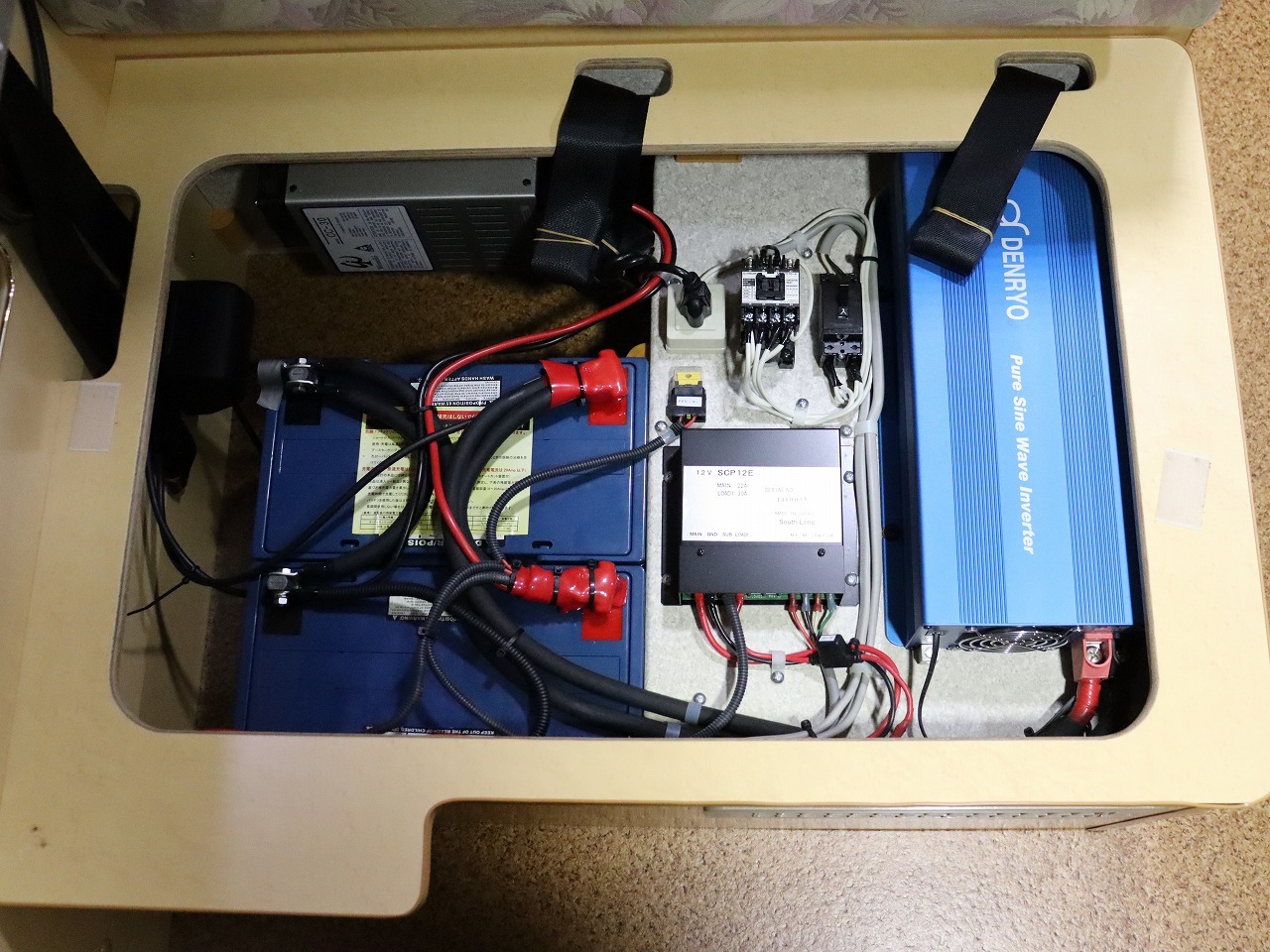 キャンピングカー バンコン ﾊｲｴｰｽ ｱﾙﾍﾟｼﾞｵ ﾘﾗｯｸｽ 4WD　FF