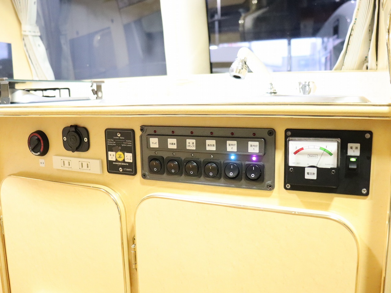 キャンピングカー バンコン ﾊｲｴｰｽ ｱﾙﾍﾟｼﾞｵ ﾘﾗｯｸｽ 4WD　FF