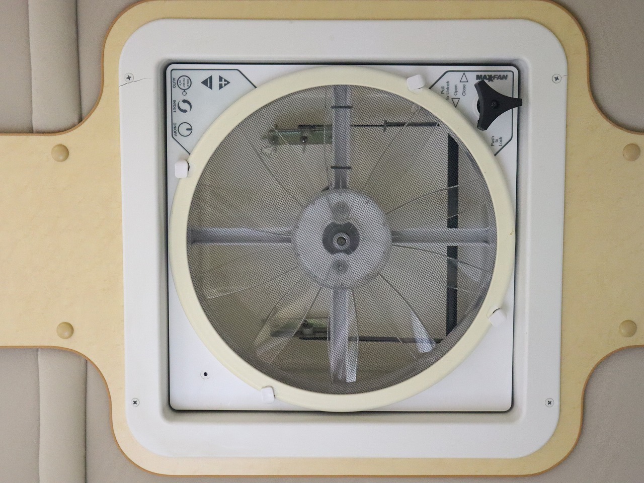 キャンピングカー バンコン ﾊｲｴｰｽ ｱﾙﾍﾟｼﾞｵ ﾘﾗｯｸｽ 4WD　FF