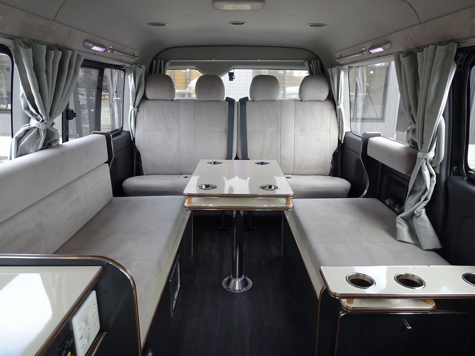 キャンピングカー バンコン ﾊｲｴｰｽ かｰいんて高橋 ﾘﾗｯｸｽﾜｺﾞﾝ 4WD