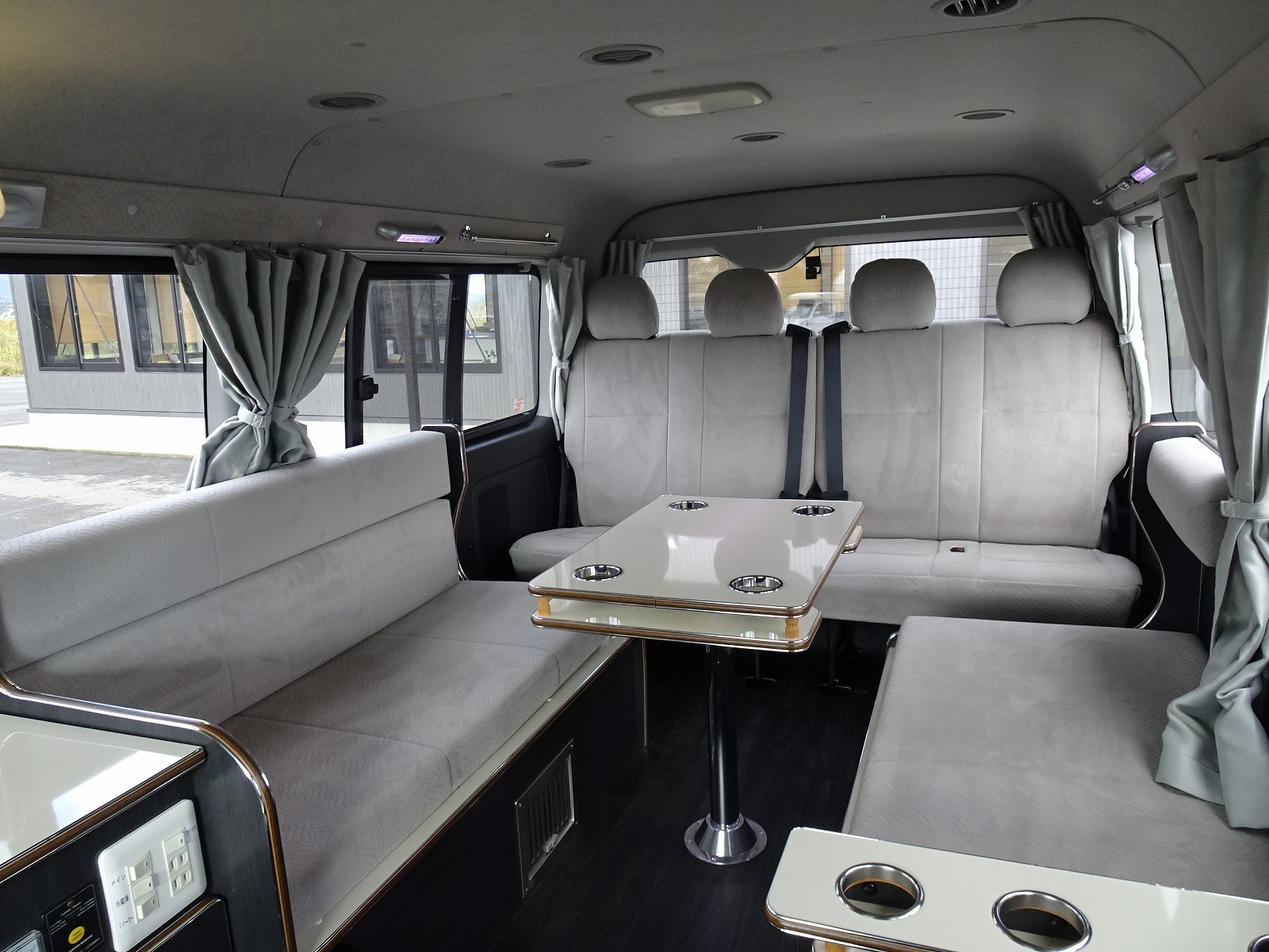 キャンピングカー バンコン ﾊｲｴｰｽ かｰいんて高橋 ﾘﾗｯｸｽﾜｺﾞﾝ 4WD