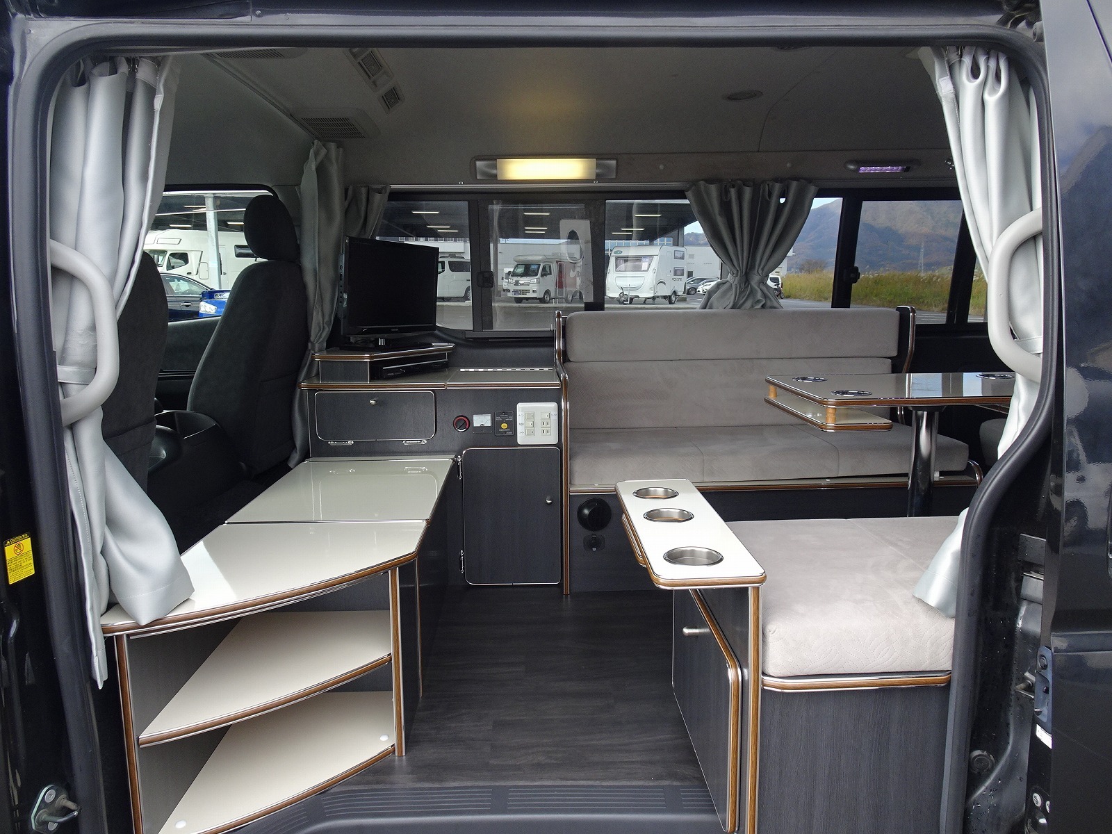 キャンピングカー バンコン ﾊｲｴｰｽ かｰいんて高橋 ﾘﾗｯｸｽﾜｺﾞﾝ 4WD