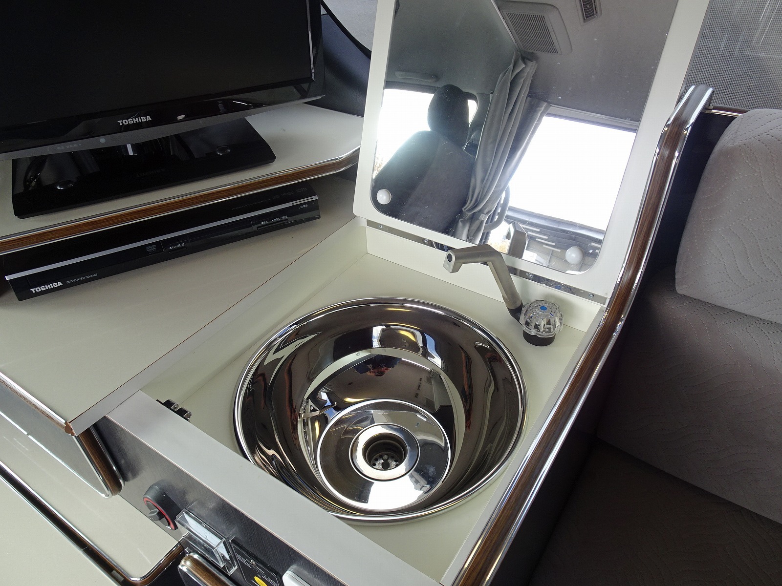 キャンピングカー バンコン ﾊｲｴｰｽ かｰいんて高橋 ﾘﾗｯｸｽﾜｺﾞﾝ 4WD