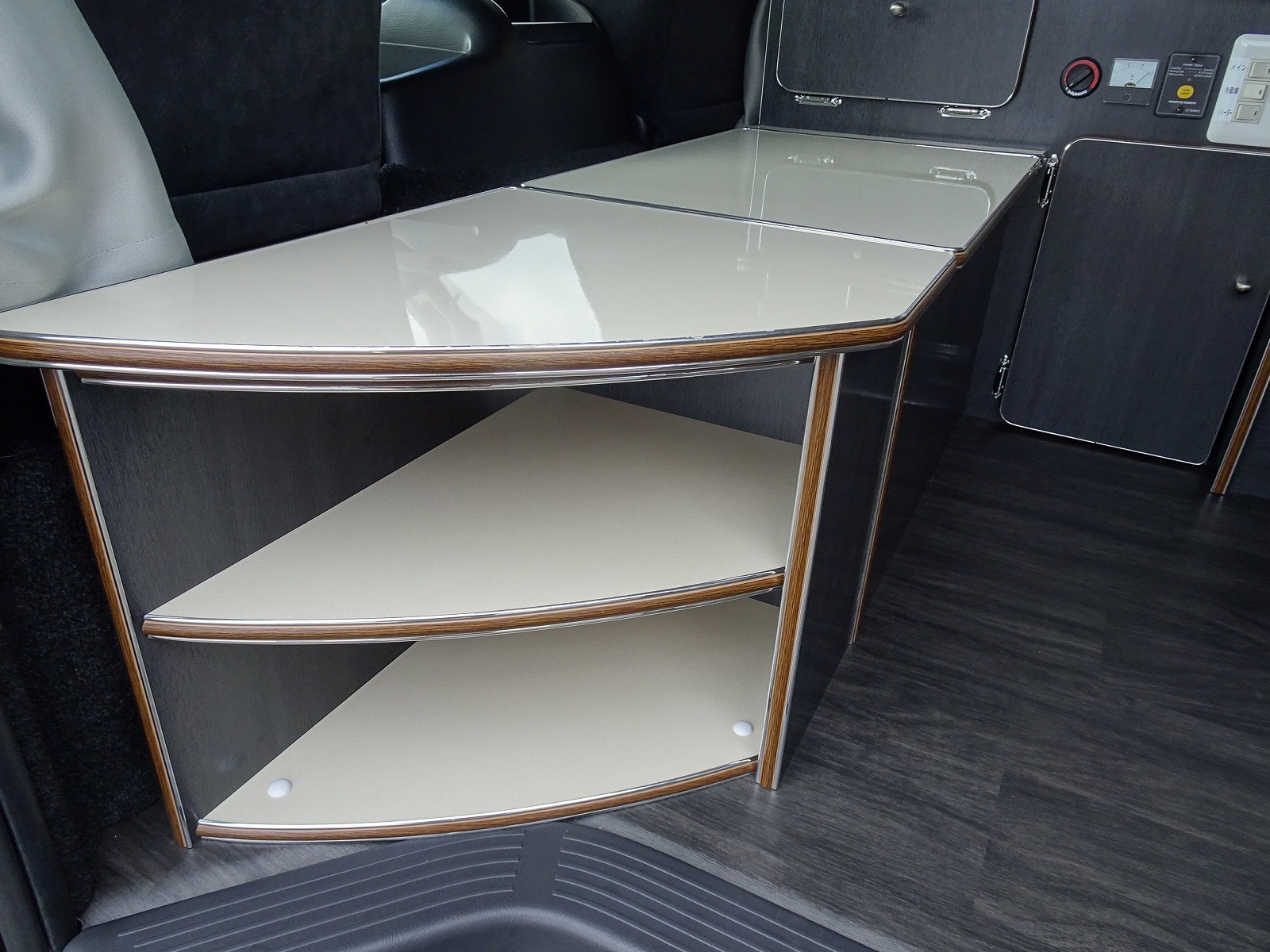 キャンピングカー バンコン ﾊｲｴｰｽ かｰいんて高橋 ﾘﾗｯｸｽﾜｺﾞﾝ 4WD