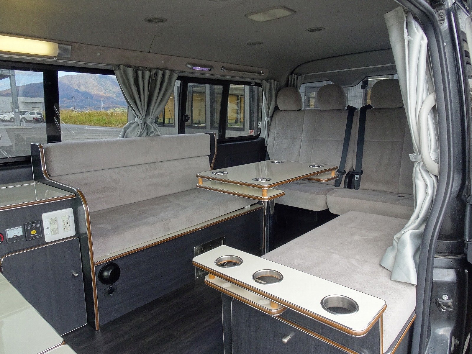 キャンピングカー バンコン ﾊｲｴｰｽ かｰいんて高橋 ﾘﾗｯｸｽﾜｺﾞﾝ 4WD