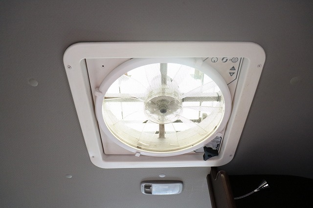 キャンピングカー バンコン ﾊｲｴｰｽ OMC 銀河 4WD　家庭用ｴｱｺﾝ