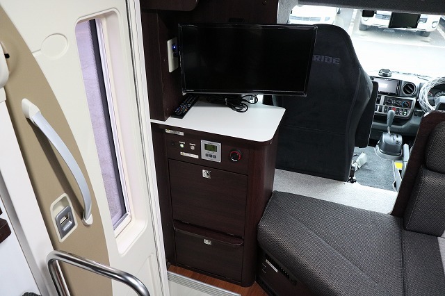 キャンピングカー キャブコン ｶﾑﾛｰﾄﾞﾅｯﾂRVｸﾚｱ5.3Xｴﾎﾞﾘｭｰｼｮﾝ4WD