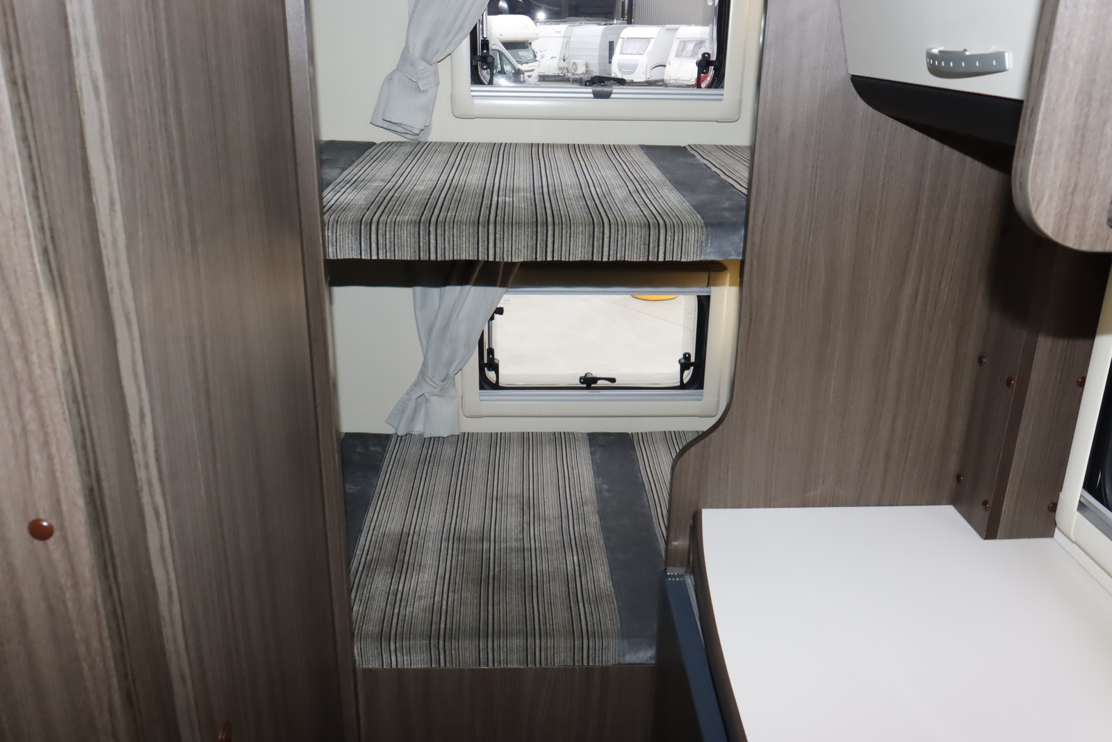 キャンピングカー キャブコン ｶﾑﾛｰﾄﾞ 東和 ｳﾞｫｰﾝｽﾞｨｰﾍﾞﾝ