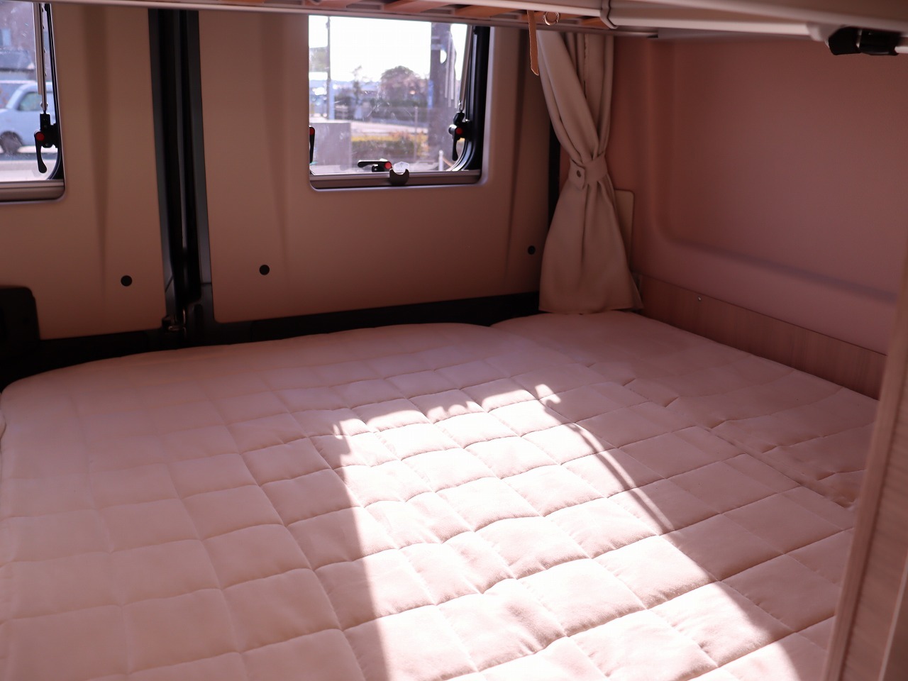 キャンピングカー バンコン ﾃﾞｭｶﾄ ﾛｰﾗｰﾁｰﾑ ﾘﾋﾞﾝｸﾞｽﾄｰﾝKJ 9AT