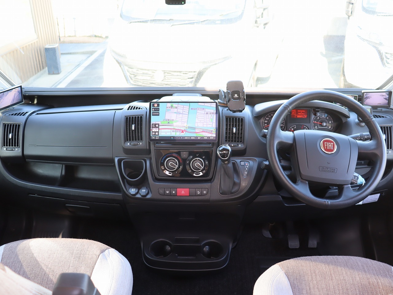 キャンピングカー バンコン ﾃﾞｭｶﾄ ﾛｰﾗｰﾁｰﾑ ﾘﾋﾞﾝｸﾞｽﾄｰﾝKJ 9AT