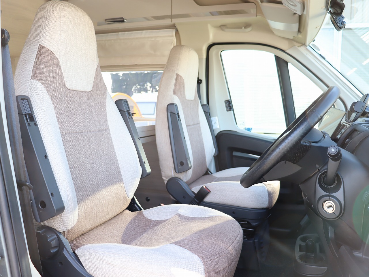 キャンピングカー バンコン ﾃﾞｭｶﾄ ﾛｰﾗｰﾁｰﾑ ﾘﾋﾞﾝｸﾞｽﾄｰﾝKJ 9AT