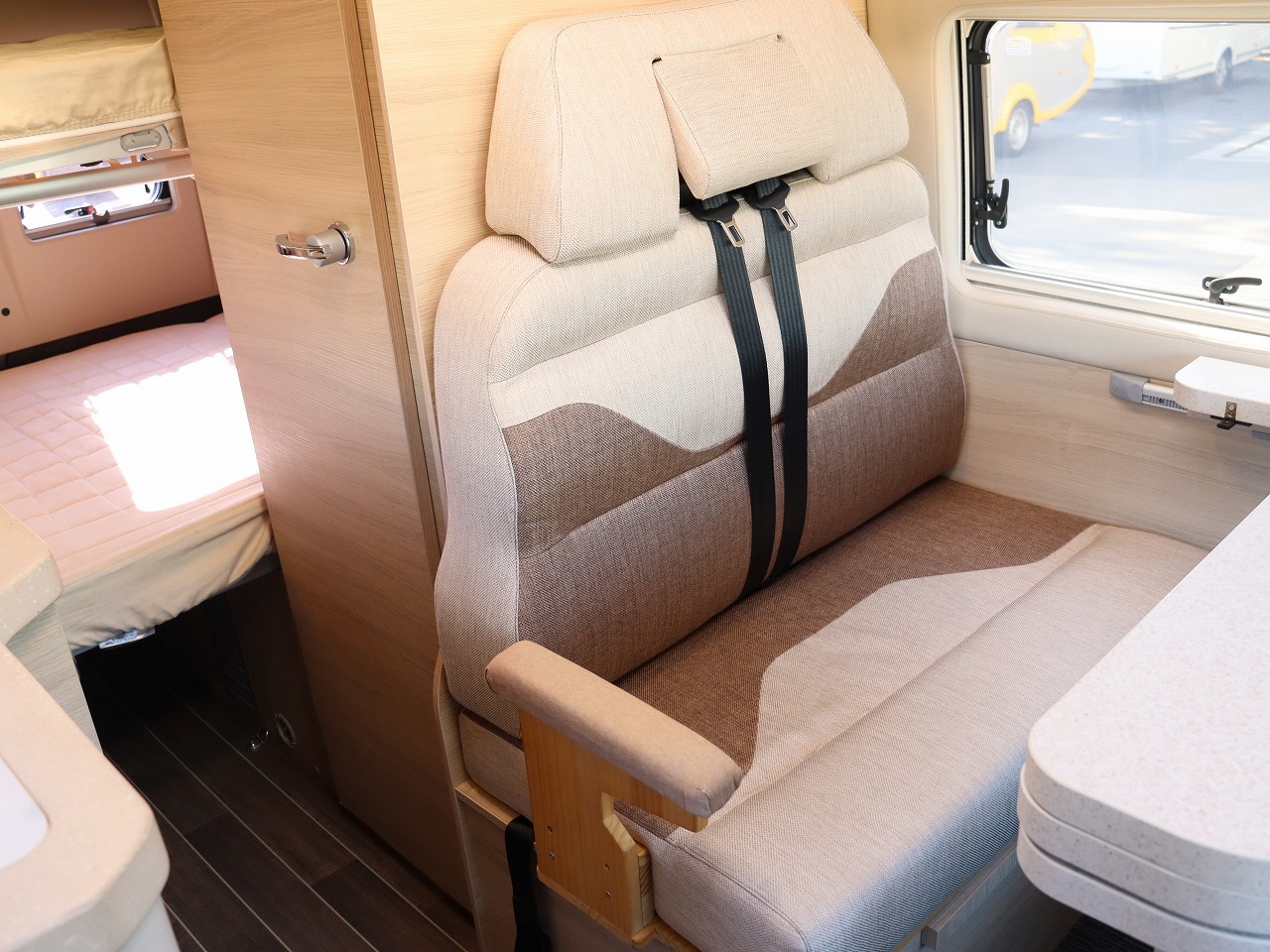 キャンピングカー バンコン ﾃﾞｭｶﾄ ﾛｰﾗｰﾁｰﾑ ﾘﾋﾞﾝｸﾞｽﾄｰﾝKJ 9AT