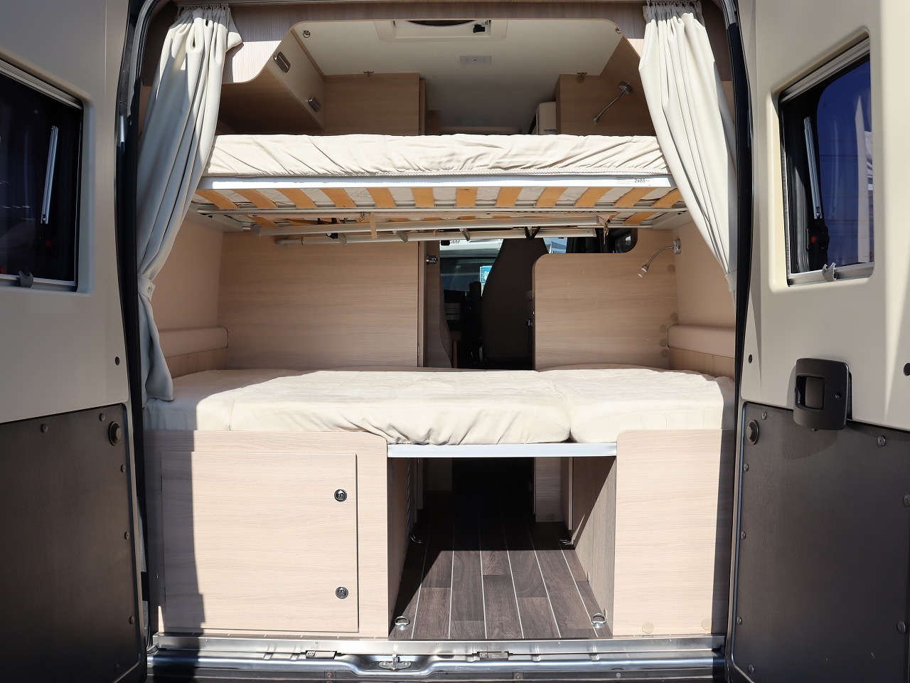 キャンピングカー バンコン ﾃﾞｭｶﾄ ﾛｰﾗｰﾁｰﾑ ﾘﾋﾞﾝｸﾞｽﾄｰﾝKJ 9AT