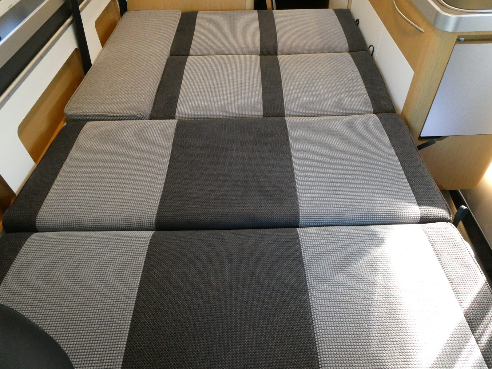 キャンピングカー バンコン ﾄｲﾌｧｸﾄﾘｰGTｸﾞﾗﾝﾃﾞ 家ｴｱｺﾝ FF暖房4WD