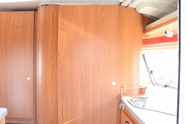 キャンピングカー トレーラー ﾊｲﾏｰ ｴﾘﾊﾞﾂｰﾘﾝｸﾞ320GT　けん引免許不要