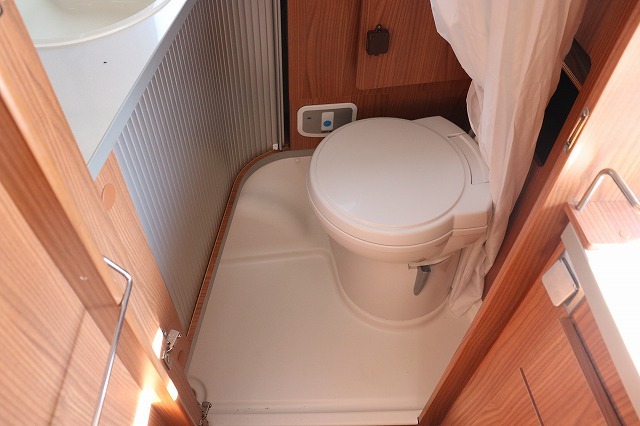 キャンピングカー トレーラー ﾊｲﾏｰ ｴﾘﾊﾞﾂｰﾘﾝｸﾞ320GT　けん引免許不要