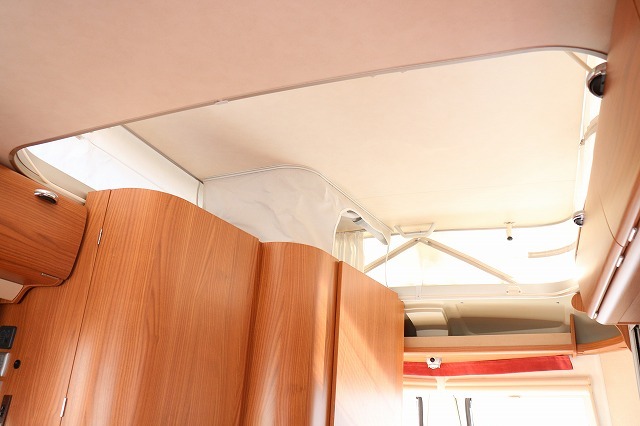 キャンピングカー トレーラー ﾊｲﾏｰ ｴﾘﾊﾞﾂｰﾘﾝｸﾞ320GT　けん引免許不要