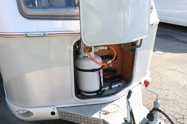 キャンピングカー トレーラー ﾊｲﾏｰ ｴﾘﾊﾞﾂｰﾘﾝｸﾞ320GT　けん引免許不要