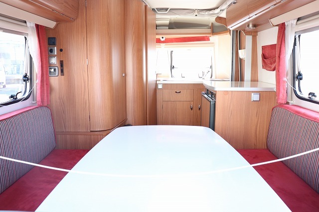 キャンピングカー トレーラー ﾊｲﾏｰ ｴﾘﾊﾞﾂｰﾘﾝｸﾞ320GT　けん引免許不要