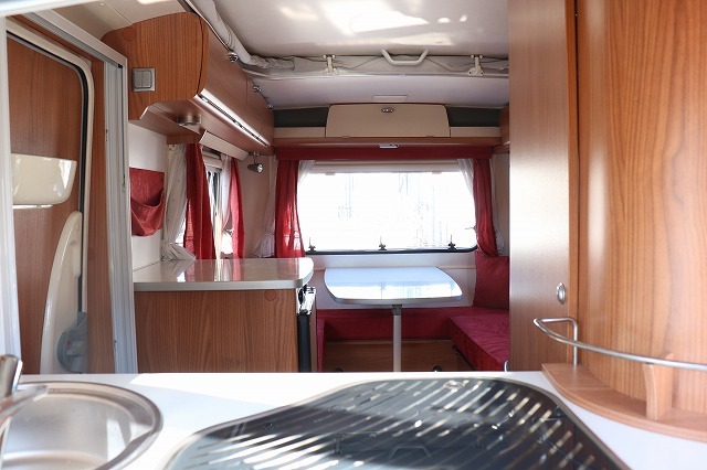 キャンピングカー トレーラー ﾊｲﾏｰ ｴﾘﾊﾞﾂｰﾘﾝｸﾞ320GT　けん引免許不要