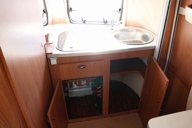 キャンピングカー トレーラー ﾊｲﾏｰ ｴﾘﾊﾞﾂｰﾘﾝｸﾞ320GT　けん引免許不要