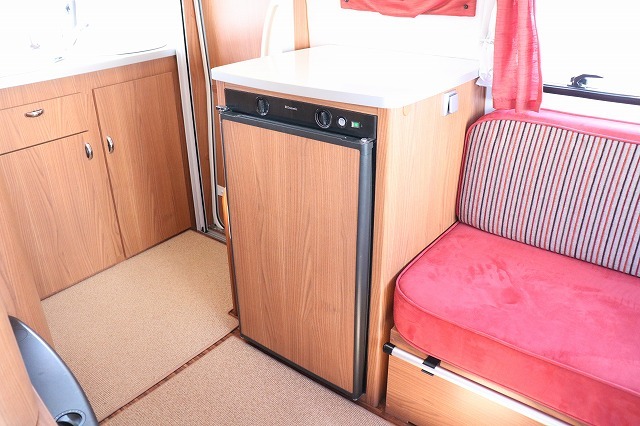 キャンピングカー トレーラー ﾊｲﾏｰ ｴﾘﾊﾞﾂｰﾘﾝｸﾞ320GT　けん引免許不要