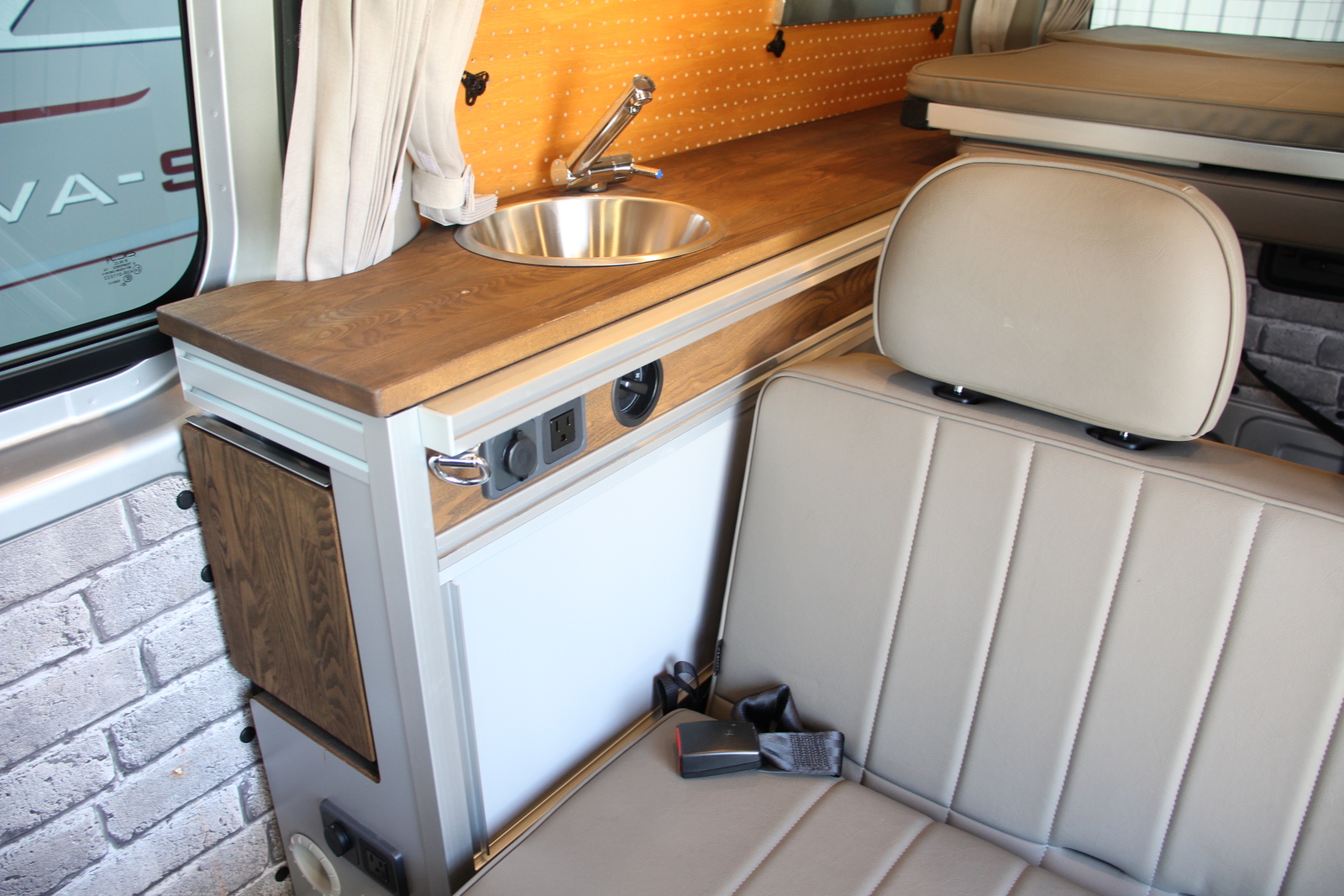 キャンピングカー バンコン ｷｬﾗﾊﾞﾝ ｱﾈｯｸｽ ﾘｭｳ350 4WD