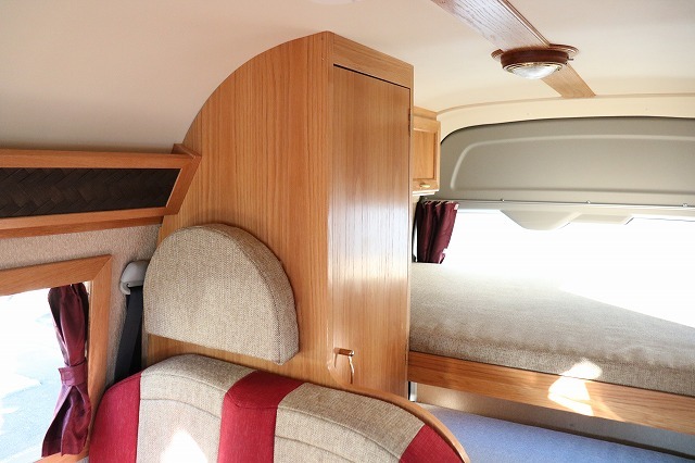 キャンピングカー バンコン ﾊｲｴｰｽ ｶﾄｰﾓｰﾀｰ ZOO 4WD