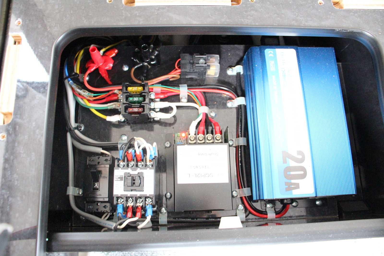 キャンピングカー バンコン ﾊｲｴｰｽ FOCSｱﾘｾﾞ FFﾋｰﾀｰ ﾚﾝｼﾞ 4WD