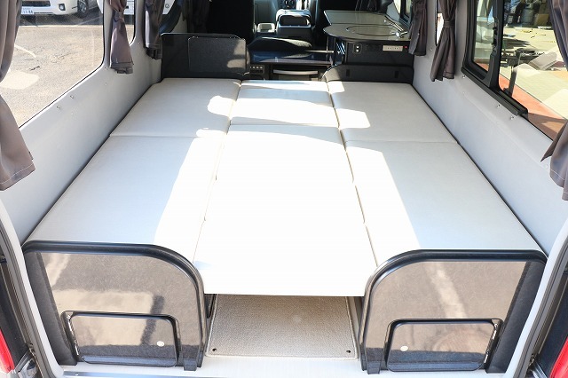 キャンピングカー バンコン NV350ｷｬﾗﾊﾞﾝ　FOCS ｼｴｽﾀ　4WD