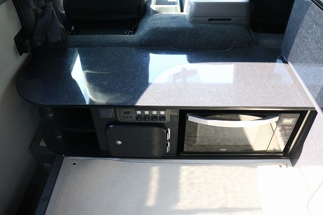 キャンピングカー バンコン NV350ｷｬﾗﾊﾞﾝ　FOCS ｼｴｽﾀ　4WD