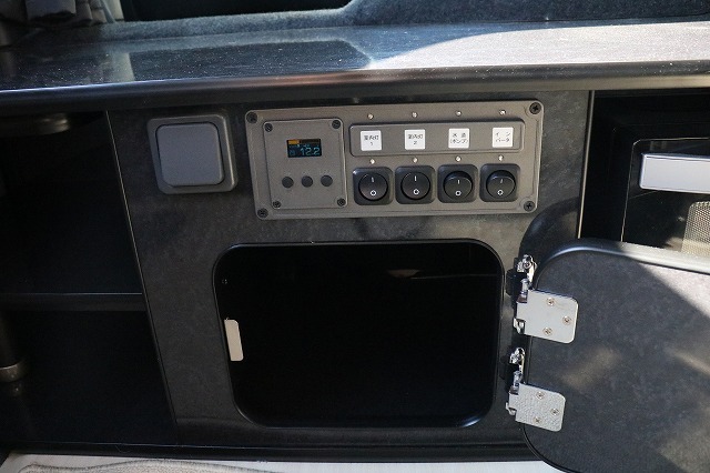 キャンピングカー バンコン NV350ｷｬﾗﾊﾞﾝ　FOCS ｼｴｽﾀ　4WD