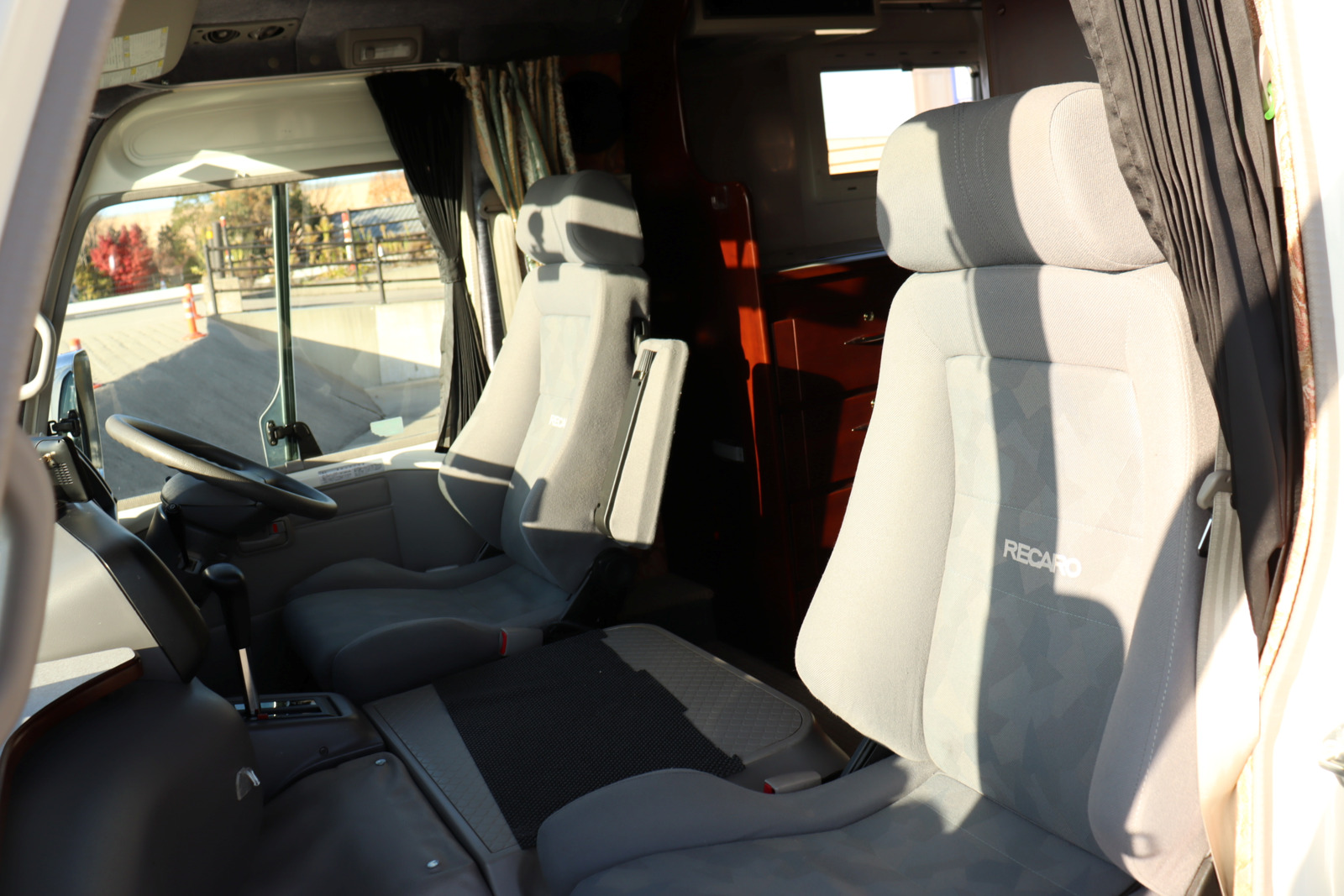 キャンピングカー バスコン ｺｰｽﾀｰ ﾅｯﾂRV ﾎﾞｰﾀﾞｰ 家庭用ｴｱｺﾝ