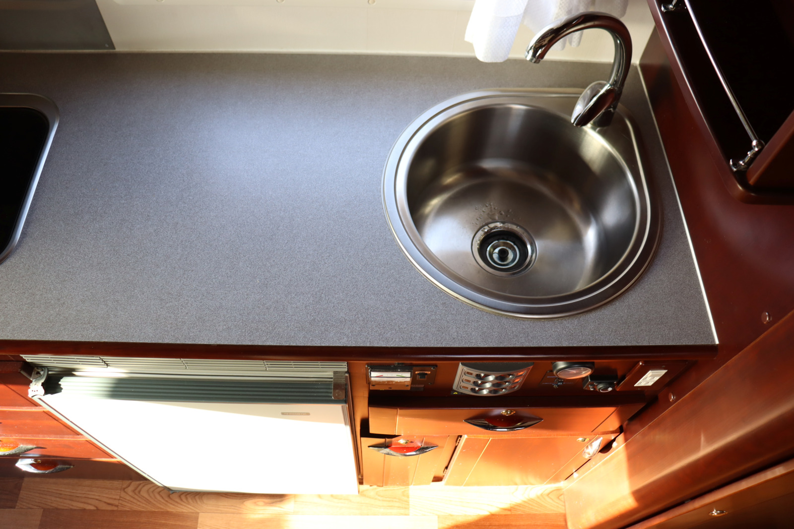 キャンピングカー バスコン ｺｰｽﾀｰ ﾅｯﾂRV ﾎﾞｰﾀﾞｰ 家庭用ｴｱｺﾝ