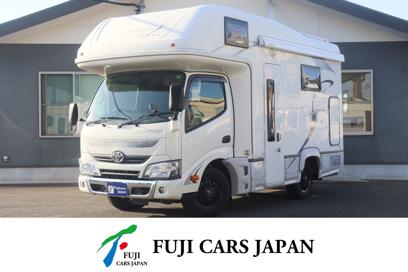 キャンピングカー キャブコン カムロードナッツRV クレソンボヤージュWエボライト