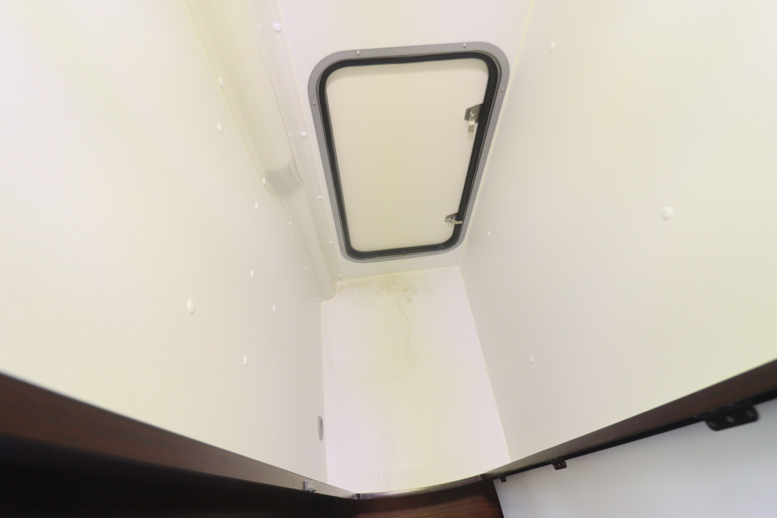 キャンピングカー キャブコン ｶﾑﾛｰﾄﾞﾅｯﾂRV ｸﾚｿﾝﾎﾞﾔｰｼﾞｭWｴﾎﾞﾗｲﾄ