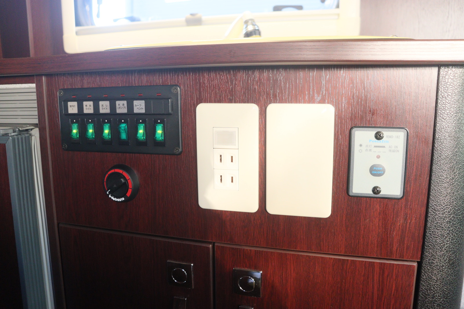 キャンピングカー キャブコン ｶﾑﾛｰﾄﾞﾅｯﾂRV ｸﾚｿﾝﾎﾞﾔｰｼﾞｭWｴﾎﾞﾗｲﾄ