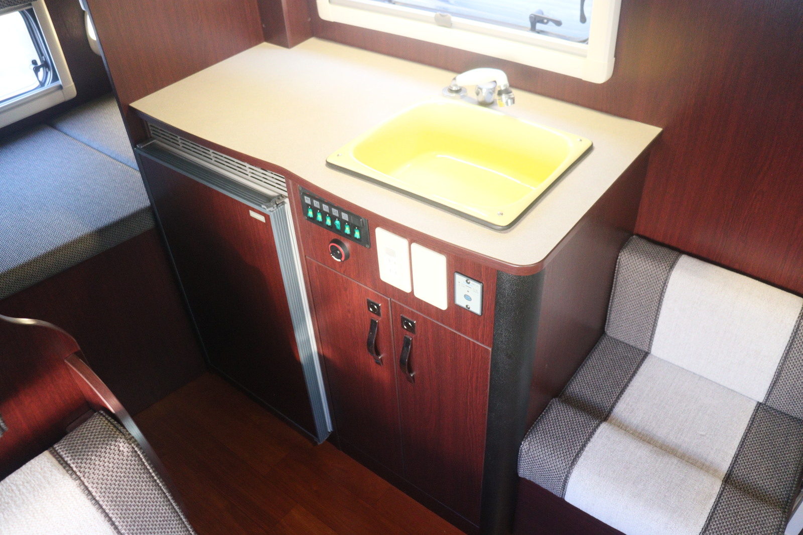 キャンピングカー キャブコン ｶﾑﾛｰﾄﾞﾅｯﾂRV ｸﾚｿﾝﾎﾞﾔｰｼﾞｭWｴﾎﾞﾗｲﾄ