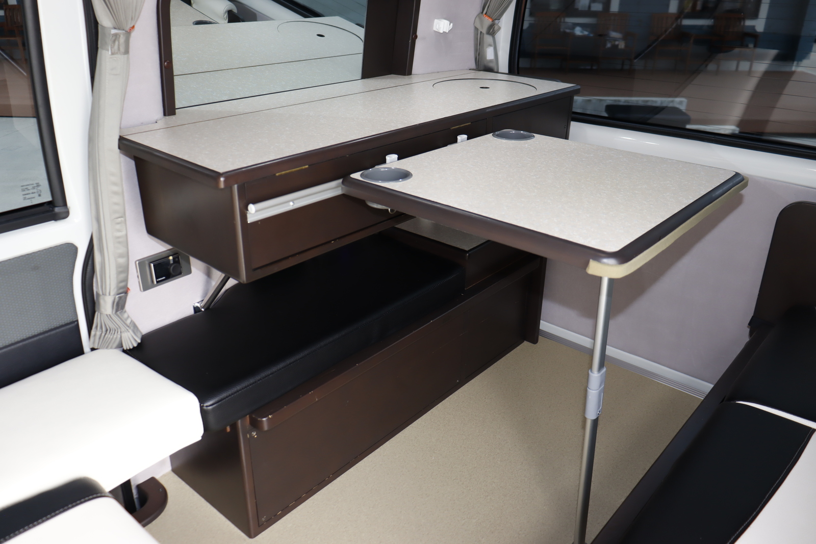 キャンピングカー バンコン ﾀｳﾝｴｰｽ ﾀｺｽ ﾊﾅ