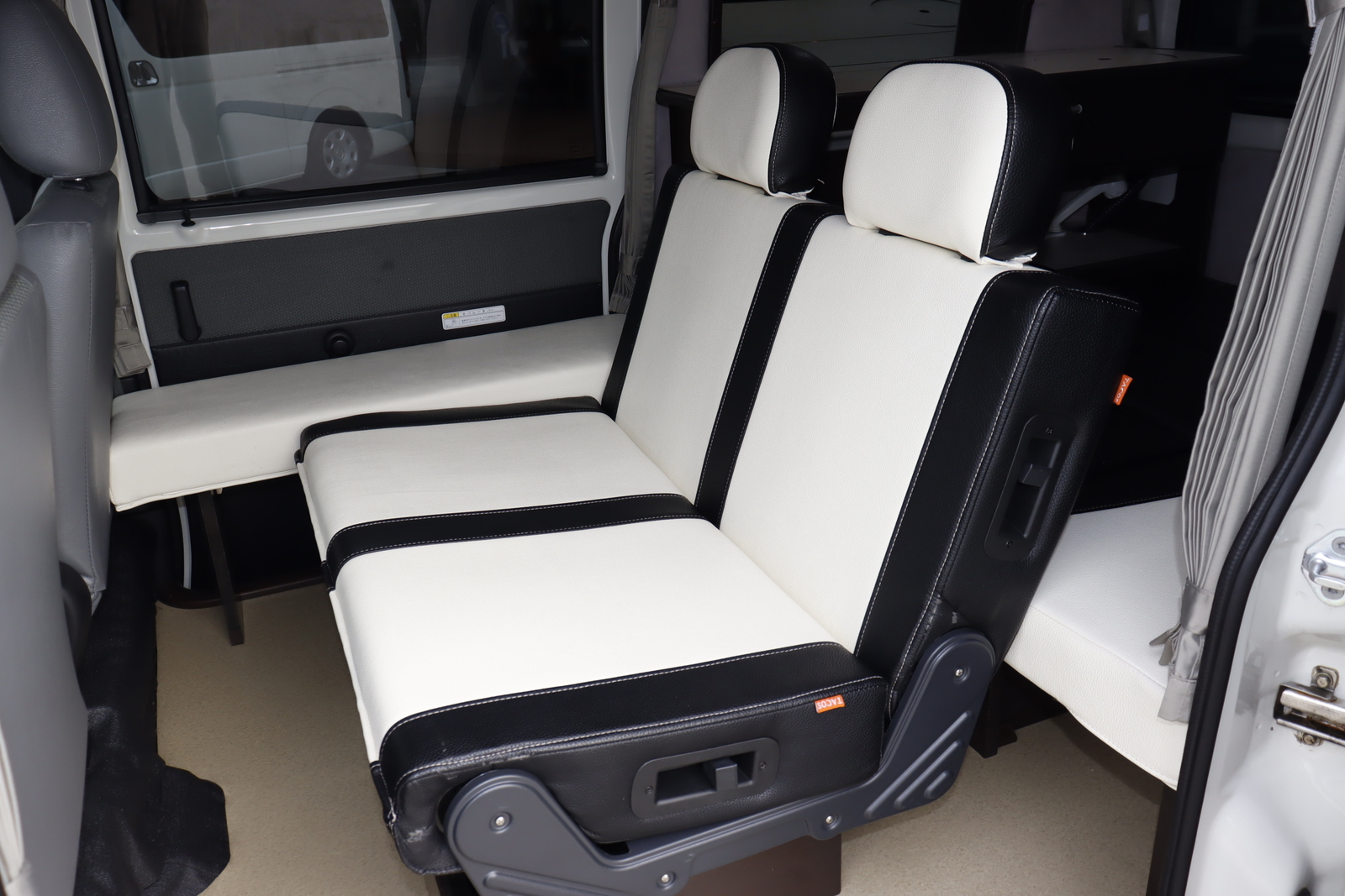 キャンピングカー バンコン ﾀｳﾝｴｰｽ ﾀｺｽ ﾊﾅ