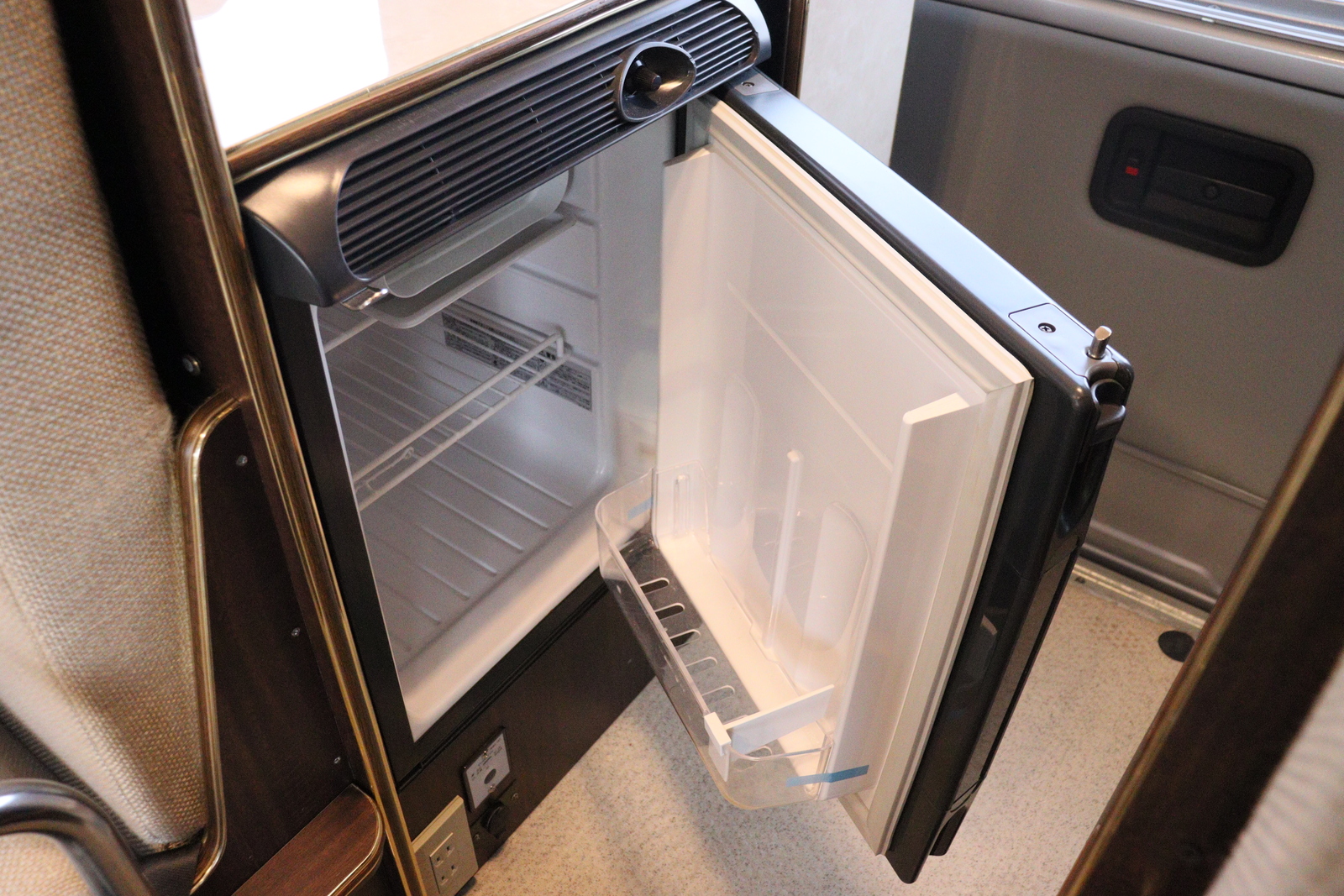 キャンピングカー バンコン ﾊｲｴｰｽ RVﾄﾗｽﾄ ﾛｲﾔﾙJ