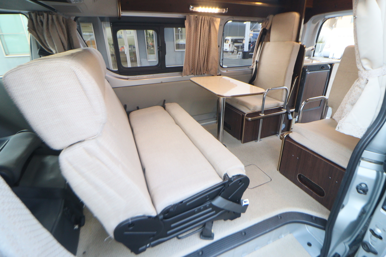 キャンピングカー バンコン ﾊｲｴｰｽ RVﾄﾗｽﾄ ﾛｲﾔﾙJ